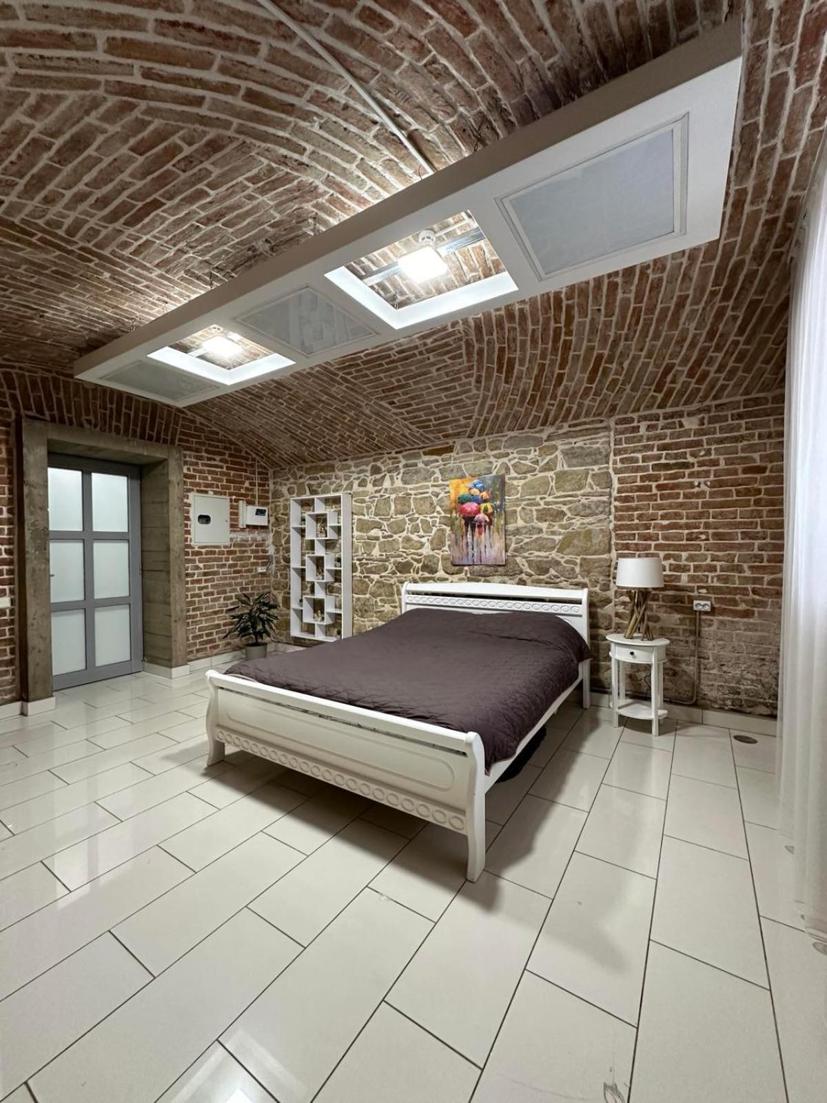 2Х Кім-Й Loft На Площі Філармонії By Willox Apartment Cernăuți Exterior foto